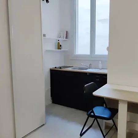 Petit Studio Idealement Situe *